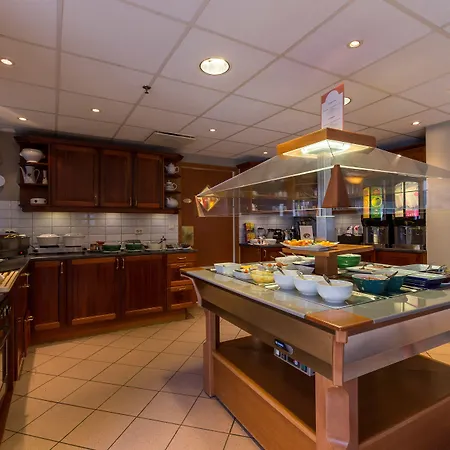 Enter Amalie Hotel 4*