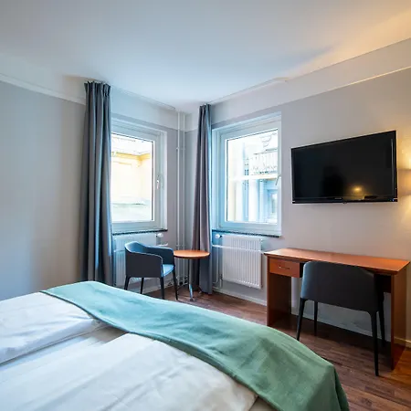 Enter Amalie Hotel 4*