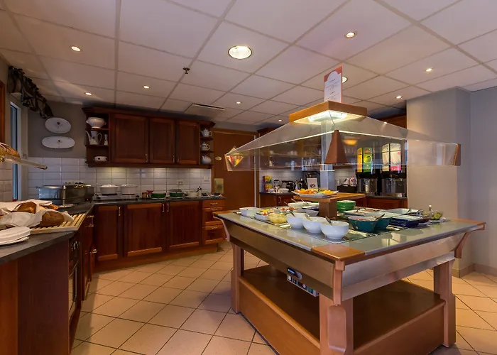 Enter Amalie Hotel 4*