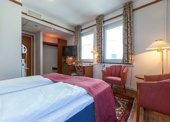 Enter Amalie Hotel 4*