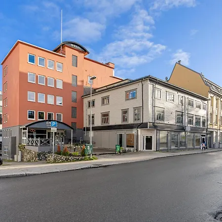 Enter Amalie 4*