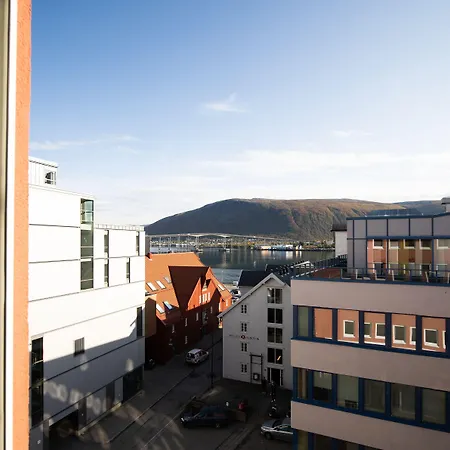 מלון Enter Amalie 4*